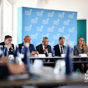 https://www.seine-et-marne.fr/sites/default/files/styles/300x300/public/media/images/bilan_mi-mandat_2021_2024_conference_de_presse_avril_2024.jpg?itok=J3HUggoa