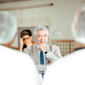 Jean-François Parigi échange avec les agents départementaux