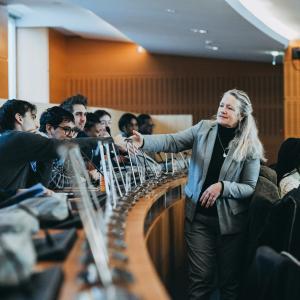 https://www.seine-et-marne.fr/sites/default/files/styles/300x300/public/media/images/departement_seine-et-marne_daisy_luczak_accueil_nouveaux_agents_marque_employeur.jpeg?itok=EKbP_wvl