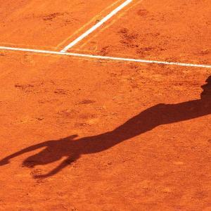 https://www.seine-et-marne.fr/sites/default/files/styles/300x300/public/media/images/sport-tennis-terrain.jpg?itok=vGzmUBcf