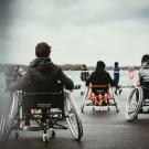 Des enfants sur fauteuil roulant