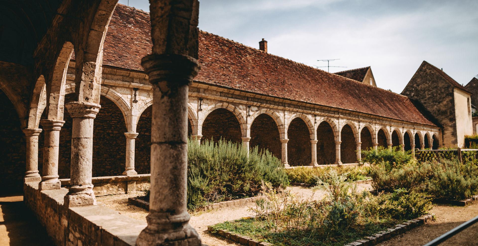 église et cloître de Donnemarie-Dontilly