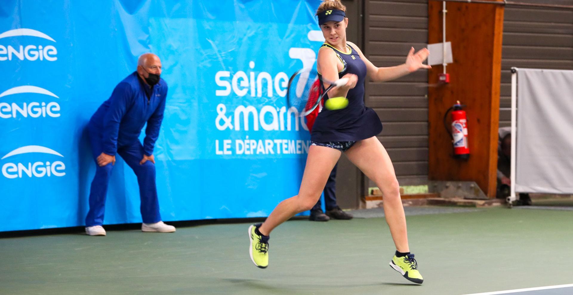 Une joueuse de tennis au tournoi de l'Engie Open de Seine-et-Marne