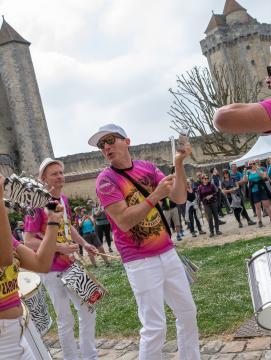 Musiciens dans la cour du château de Blandy-les-Tours