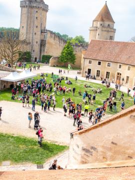 Cour du château de Blandy-les-Tours