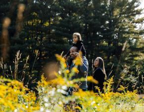 Balade en famille en forêt