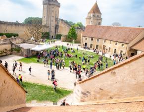 Cour du château de Blandy-les-Tours