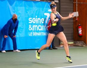 Une joueuse de tennis au tournoi de l'Engie Open de Seine-et-Marne