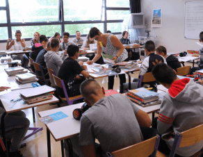 Collégiens en classe
