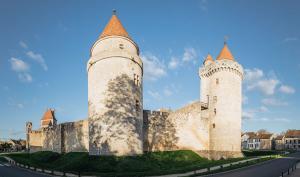 Vue extérieure du château de Blandy-les-Tours