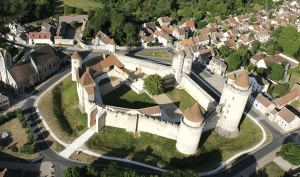 vue aérienne du château de Blandy-les-Tours