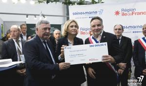Remise de chèque pour un contrat rural