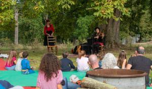 Spectacle avec des comédiens et des enfants