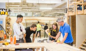 Des étudiants en formation pour apprendre les métiers du bâtiment
