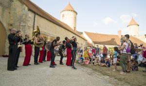 Fanfare au château de Blandy-les-Tours