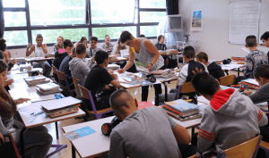 Collégiens en classe