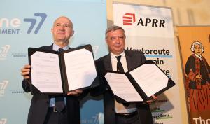 Signature de l'accord de coopération entre le Département et APRR