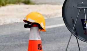 Plot de chantier avec un casque