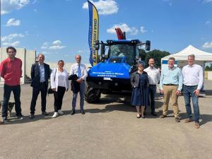 Tracteur roulant au bioGNV produit localement en Seine-et-Marne