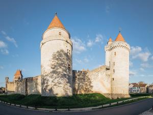 Vue extérieure du château de Blandy-les-Tours