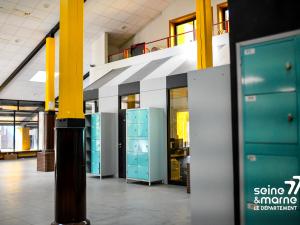 casiers dans un collège
