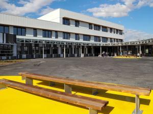 Collège Marthe Simard de Villeparisis et la cour de récréation