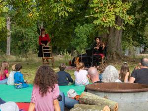 Spectacle avec des comédiens et des enfants