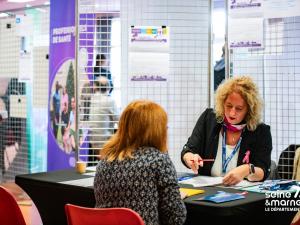 Stand d'information au forum de l'emploi 2025
