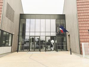 inauguration collège Jouy-le-Châtel