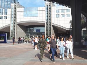 Des adolescents d'un collège visite le Parlement européen à Bruxelles