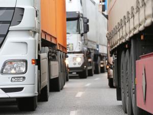 Camions dans un embouteillage