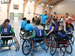 Equipe de jeunes en handisport