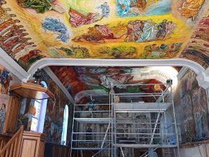 Plafond de l'église de Lesches en travaux