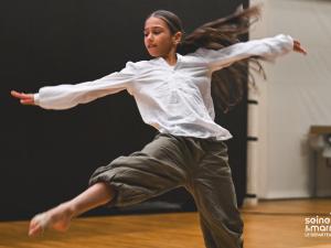 Une jeune danseuse