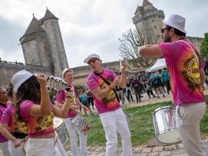 Musiciens dans la cour du château de Blandy-les-Tours