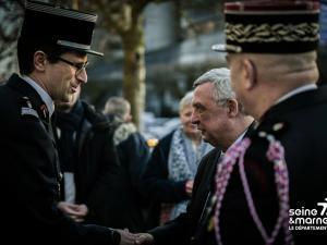 Jean-François Parigi salue un policier