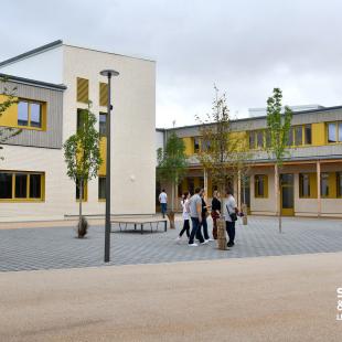 Collège Madeleine Brès à Saint-Fargeau-Ponthierry 