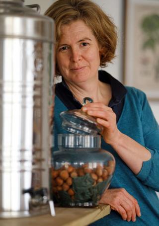Nathalie, productrice de noisettes