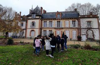 Visite du château de Rosa Bonheur par des collégiens