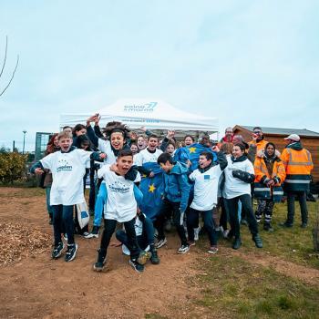 Groupe d'enfants joyeux