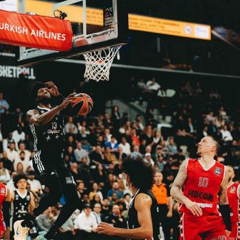 Basketteurs en match