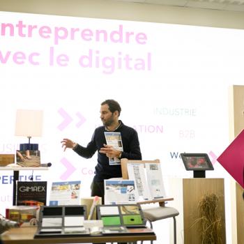 Stand d'information sur entreprendre avec le digital
