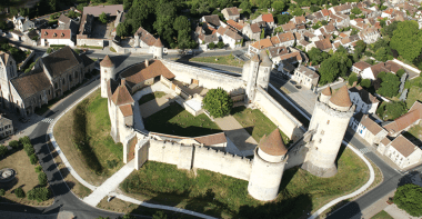 vue aérienne du château de Blandy-les-Tours