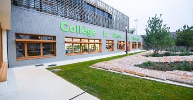 Extérieur du collège La Mare aux Champs de Vaux-le-Pénil