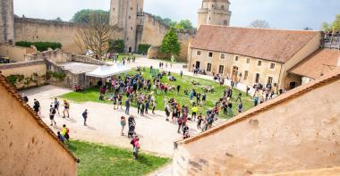 Cour du château de Blandy-les-Tours