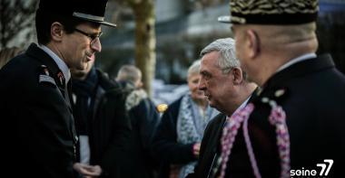 Jean-François Parigi salue un policier
