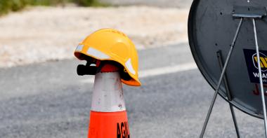 Plot de chantier avec un casque