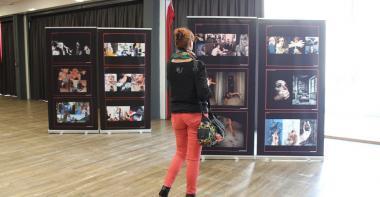 Exposition photos à la Journée professionnelle sur les violences intrafamiliales à Chelles