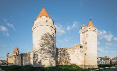 Façade extérieure du château de Blandy-les-Tours