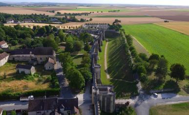 Vue sur les contreforts du chateau de Provins